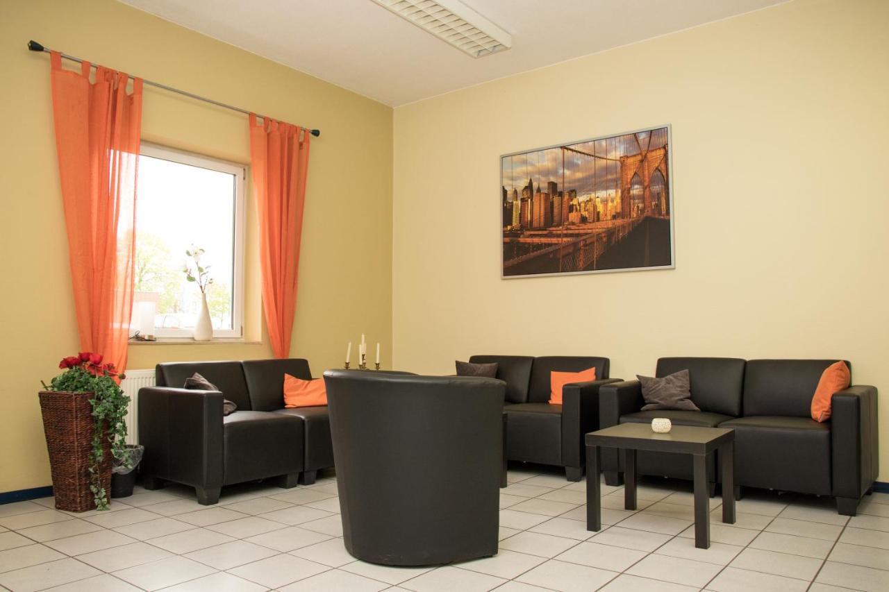 Messe Motel Laatzen Buitenkant foto