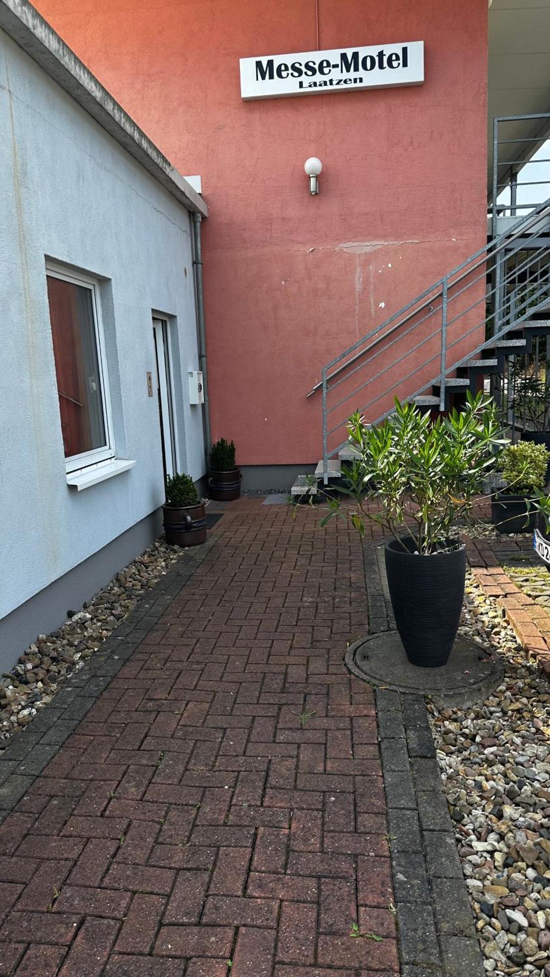 Messe Motel Laatzen Buitenkant foto