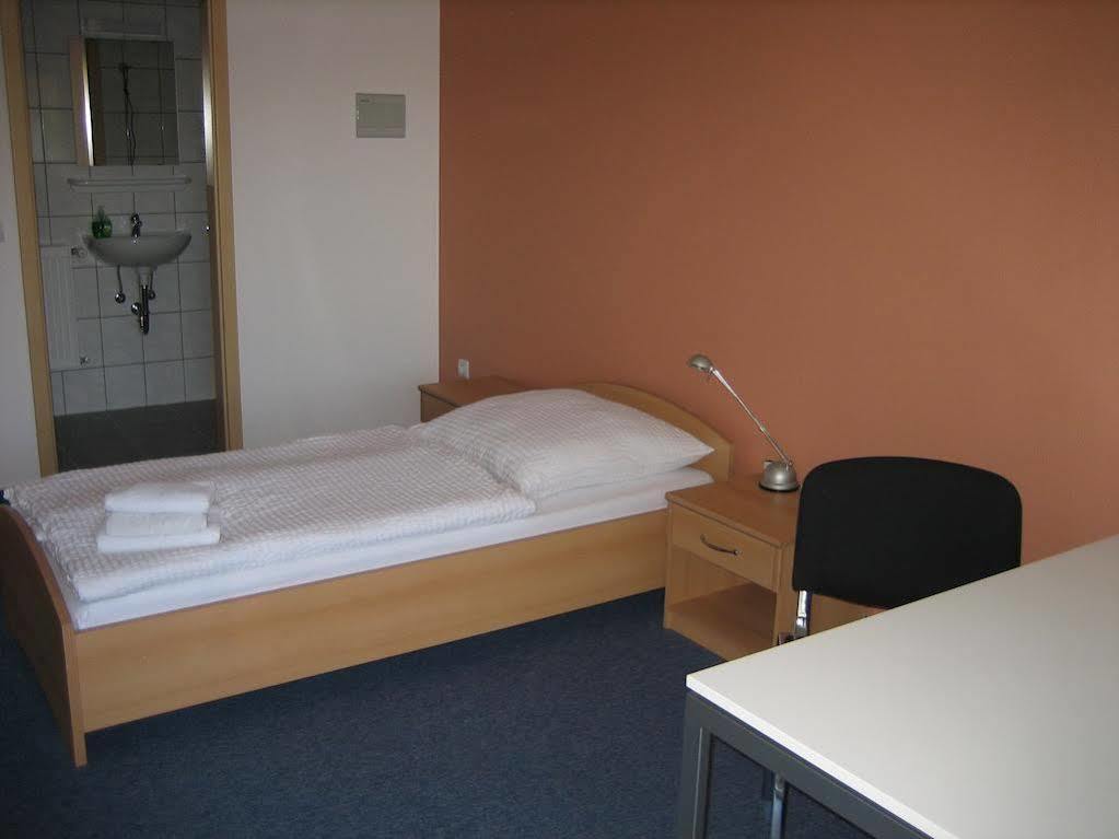 Messe Motel Laatzen Buitenkant foto